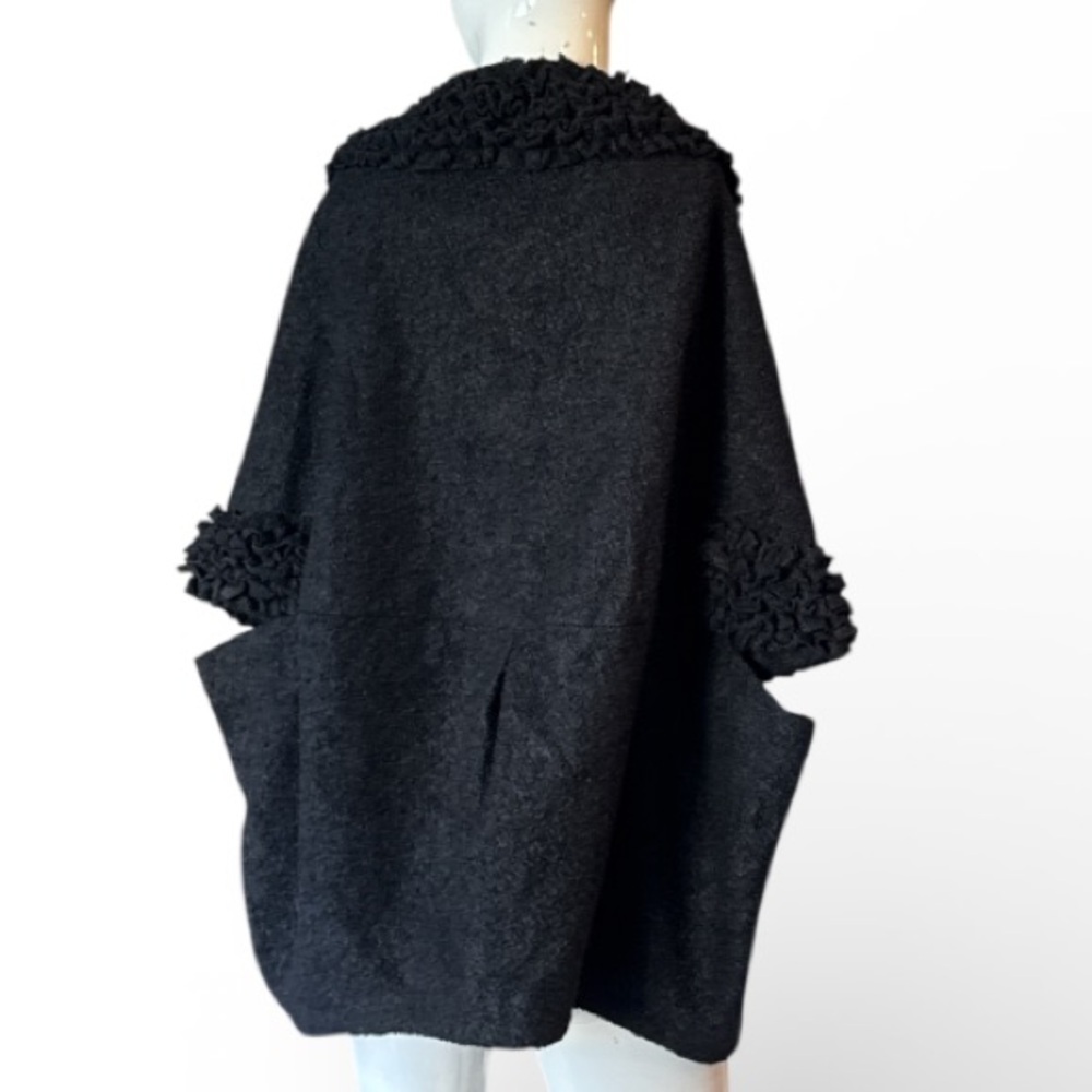 Iluvia 1978 Italy Wool Blend Textured Black Ornate Button Cape Size L/XL NWT - Picture 9 of 16